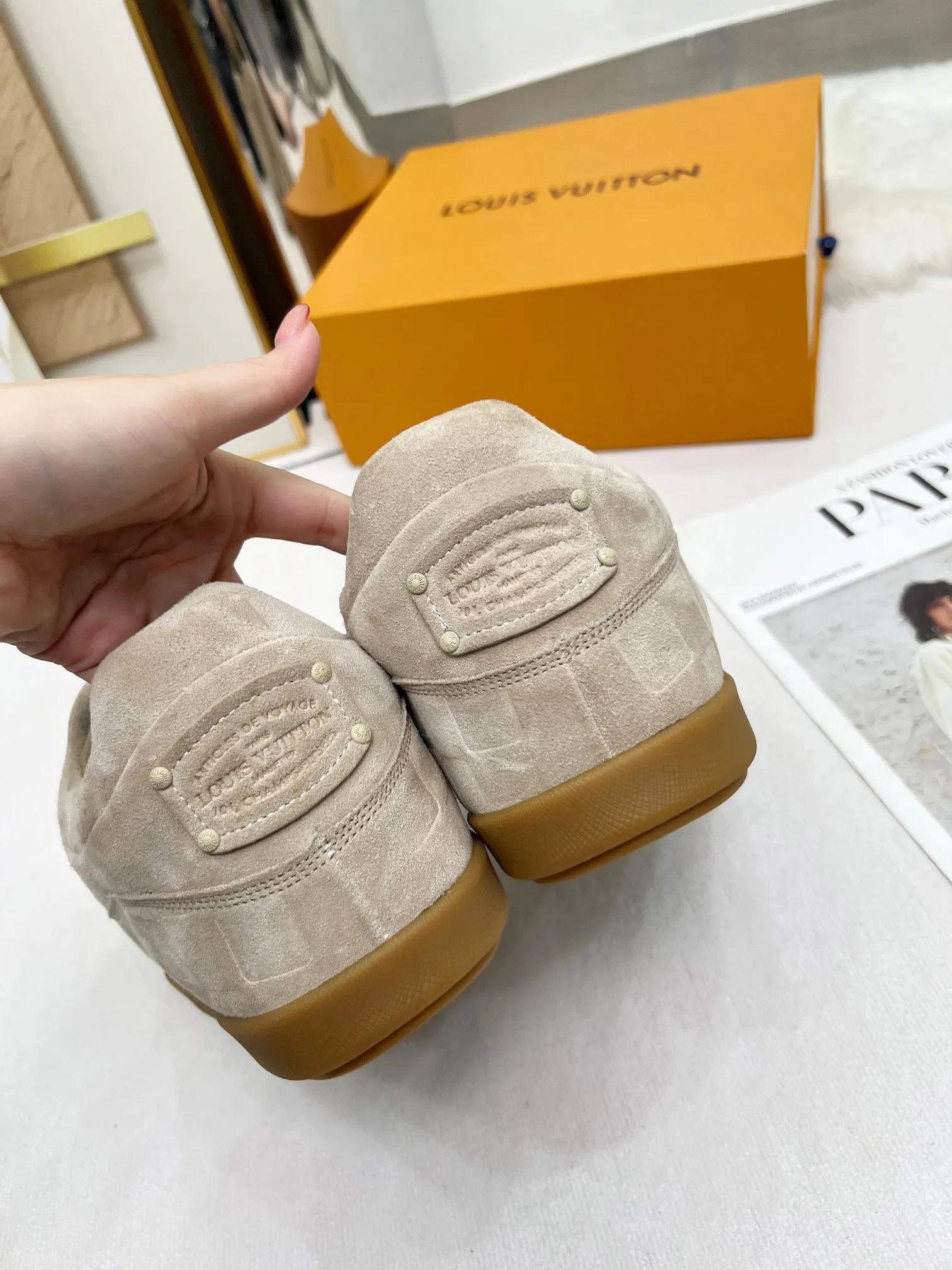 Factory direct sales p660🐘🐘Women's shoes, women's clothing louis vuitton (Louis Vuitton/lv)🔍Autumn and winter~Ugly little chubby, new shoe type YETI🔥🔥🔥🔥 Super street style bread shoes are here! ! ! Chubby is so cute~💞 What a great tool for showing off slim legs! The inner height is increased by 5 cm, the legs are longer and thinner, and the beef tendon bottom is super comfortable, suitable for couples 💞💞💞💞 Fabric: imported high mercerized ox velvet embossed craftsmanship Number of yards: 35-45 yards (46🉑custom-made, non-returnable)